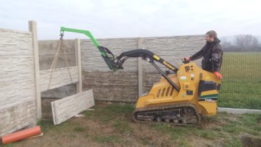 Stavba betonového plotu – příslušenství pro minibagr